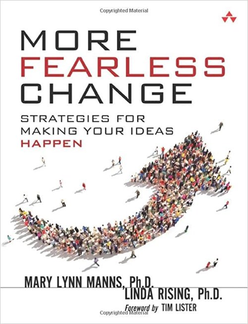 Systematik statt Bauchgefühl: In ihrem Buch „Fearless Change“ und dem Nachfolger „More Fearless Change“ stellen Mary Lynn Manns und ihre Kollegin Linda Rising Muster für erfolgreiche Veränderungsprozesse vor (s. a. https://fearlesschangepatterns.com/)